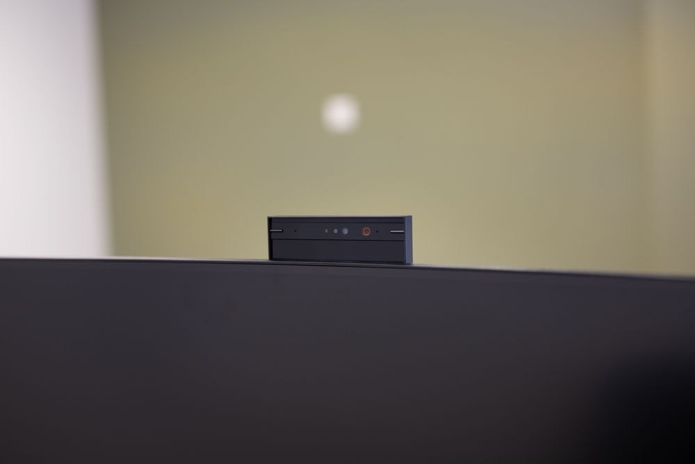 Ingebouwde camera in 34-inch monitor van Tante Cor kamer — Mudde Kok FlexCentre