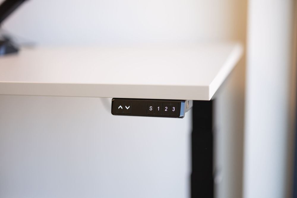 In hoogte verstelbaar ergonomisch zit-sta bureau in de Gerrit Karsten-kamer