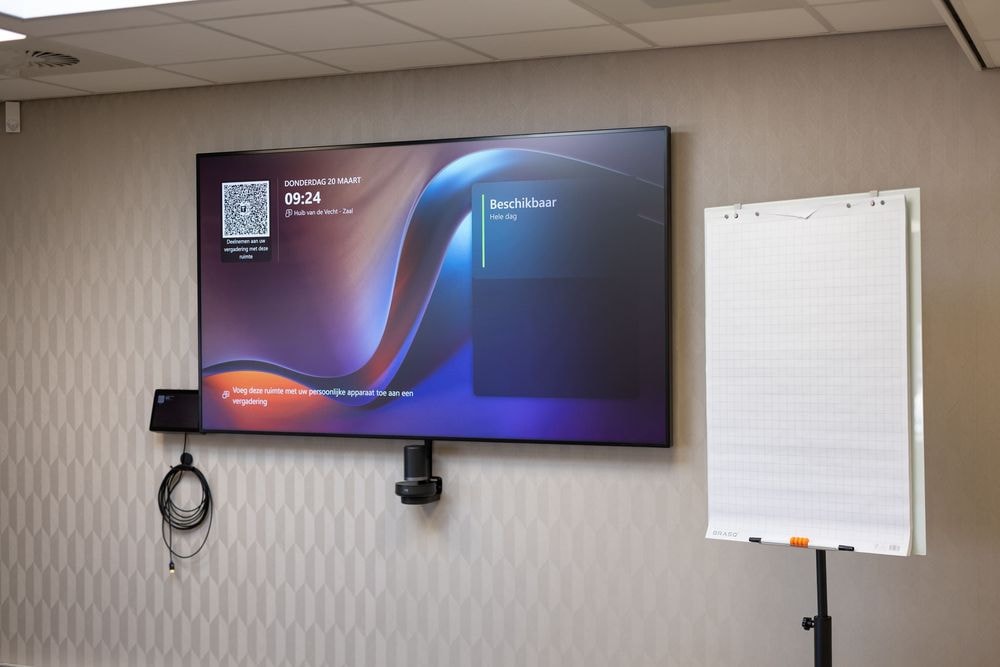 86-inch scherm met Microsoft Teams integratie en flip-over in Huib van de Vecht zaal — Mudde Kok FlexCentre